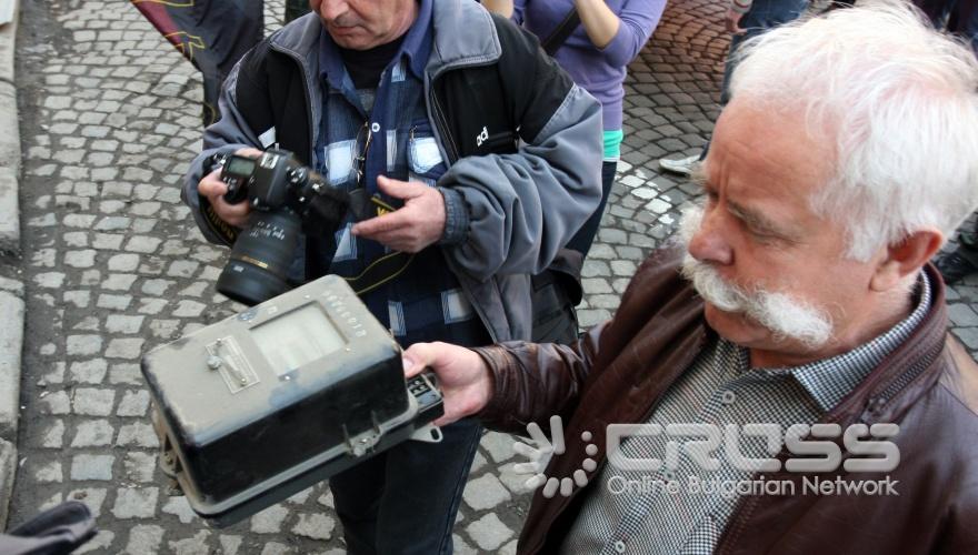 Днес, 25 март, се състоя протест на пенсионери и активисти на ВМРО пртив ДКЕВР.
	