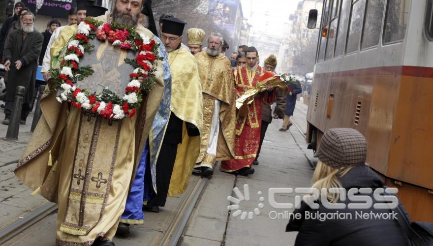 Българската православна църква чества паметта на преп. Евтимий Велики и св. Евтимий, патриарх Търновски. С благословението на Негово Светейшество Българския патриарх и Софийски митрополит Максим в столичния храм „Св. Седмочисленици" беше отслужена празнична св. Литургия, оглавена от Негово Преосвещенство Знеполски епископ Йоан, викарий на Софийския митрополит. По традиция след литургията се проведе литийно шествие до паметника на св. патриарх Евтимий. 