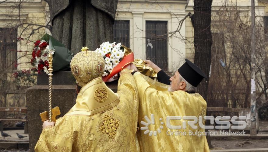 Българската православна църква чества паметта на преп. Евтимий Велики и св. Евтимий, патриарх Търновски. С благословението на Негово Светейшество Българския патриарх и Софийски митрополит Максим в столичния храм „Св. Седмочисленици" беше отслужена празнична св. Литургия, оглавена от Негово Преосвещенство Знеполски епископ Йоан, викарий на Софийския митрополит. По традиция след литургията се проведе литийно шествие до паметника на св. патриарх Евтимий. 