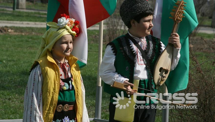 Паметник на патрона на 129 ОУ "Антим Първи“ освети епископ Йоан Знеполски. В деня на Тракия, столичният кмет Йорданка Фандъкова откри паметник на първия български екзарх Антим Първи. 