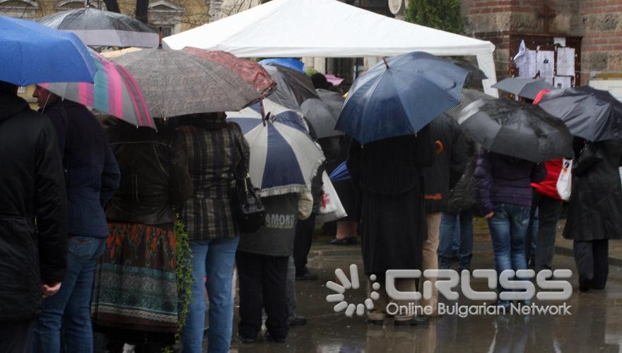 Днес православната църква празнува християнския празник Цветница, наричан още Връбница.