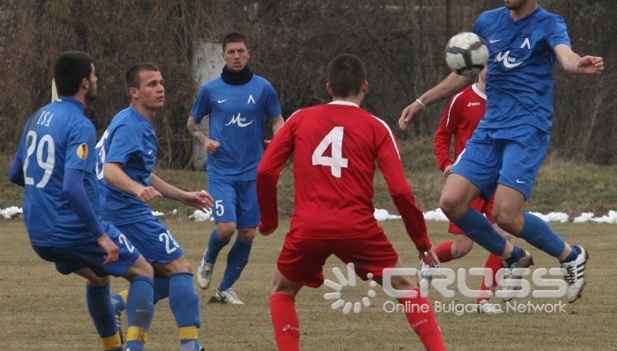 Днес, 20 февруари, отборът на Левски победи с 3:0 Чавдар Етрополе в контролна среща, играна на помощното игрище на стадион "Георги Аспарухов".