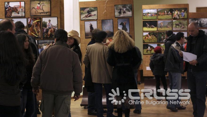 Днес,24 февруари, в Обреден дом Красно село беше открита първата по рода си изложба на снимки „Коне и хора”.