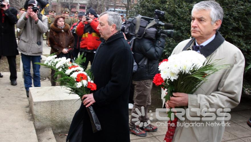 Във връзка с 3 март – Националния празник на България и 133-годишнината от Освобождението, Военномедицинска академия и Български Червен кръст организират традиционната церемония - поклонение на Докторския паметник в София.