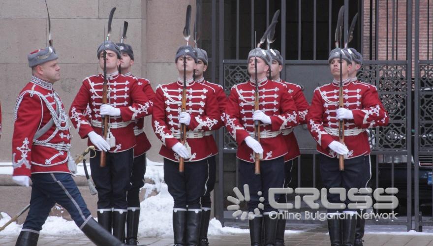 Днес,3 март,се извърши тържествена смяна на караула пред официалния вход на сградата на Администрацията на президента на Република България. 