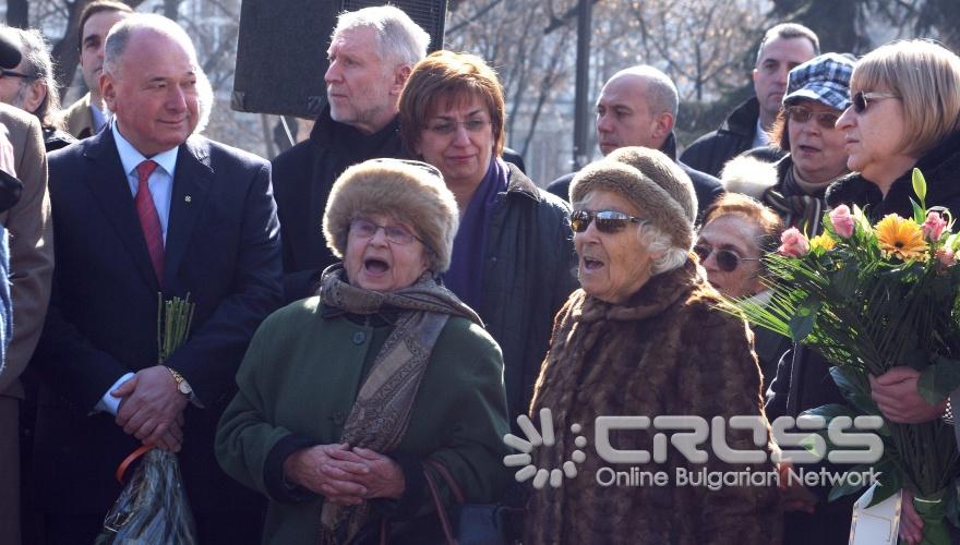 Днес,10 март,председателят на парламента Цецка Цачева и народни представители присъстваха на поклонението пред паметната плоча до Народното събрание по повод 68-та годишнина от спасяването на българските евреи.