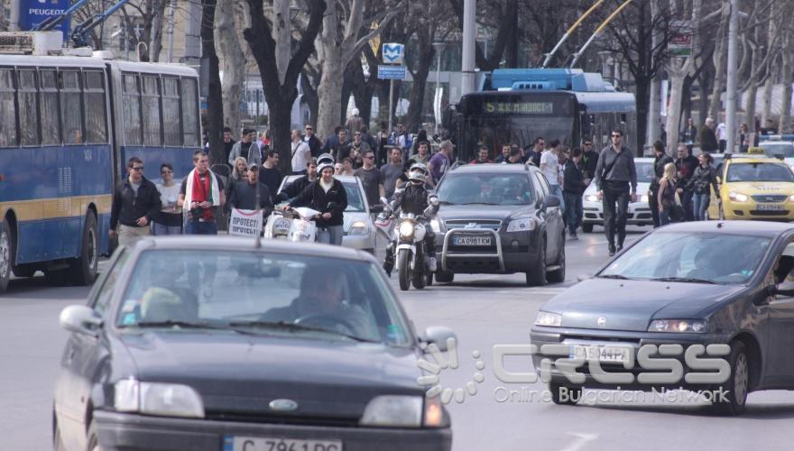 Днес,27 март,в София от четири точки започна националният протест срещу високите цени на горивата. 