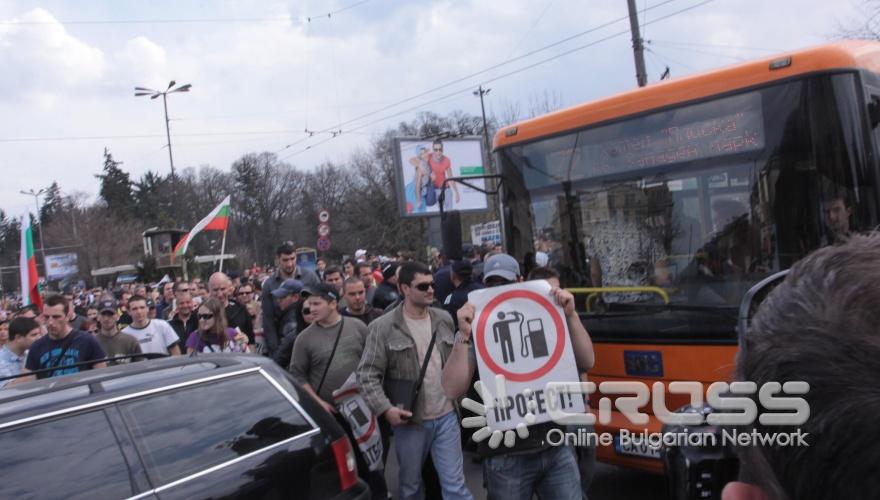 Днес,27 март,в София от четири точки започна националният протест срещу високите цени на горивата. 