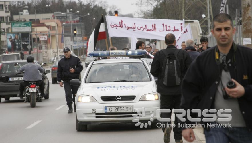 Днес,31 март,пред сградата на сирийското посолство на бул. „Симеоновско шосе” се проведе протест срещу насилието в Сирия.