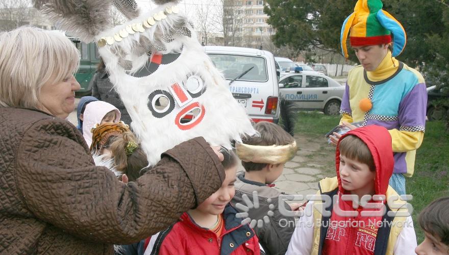 Парад под надслов „Бъди шарен” се проведе в София. Организатори са Столична община - район „Студентски”, Центъра за Европейски младежки инициативи и програми към Министерството на образованието, младежта и науката, Арт-клуб ресторант „Жреци на музите”, клуб „Приключенска звезда”. Парадът се проведе в Студентски град пред зала „Христо Ботев”.