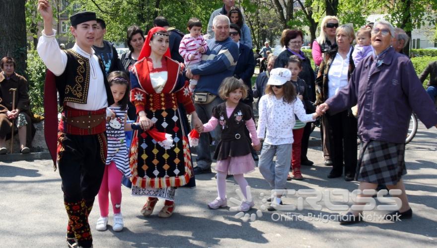 Днес,24 април се организира Великденски концерт в столичния парк „Света Троица". Концертът се проведе от 12:00 часа на лятната сцена в парка.