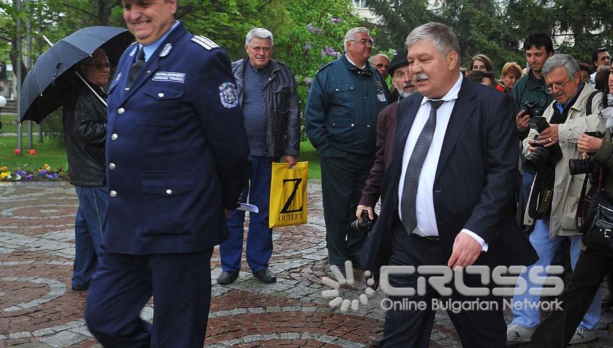 Днес,4 май, пред сградата на ВМА беше поставено електронно табло "Брояч на катастрофите" - съвместен проект на отдел „Пътна полиция” – СДВР, ВМА и Българската асоциация на пострадалите при катастрофи за информиране на гражданите, за загиналите при пътнотранспортни произшествия.