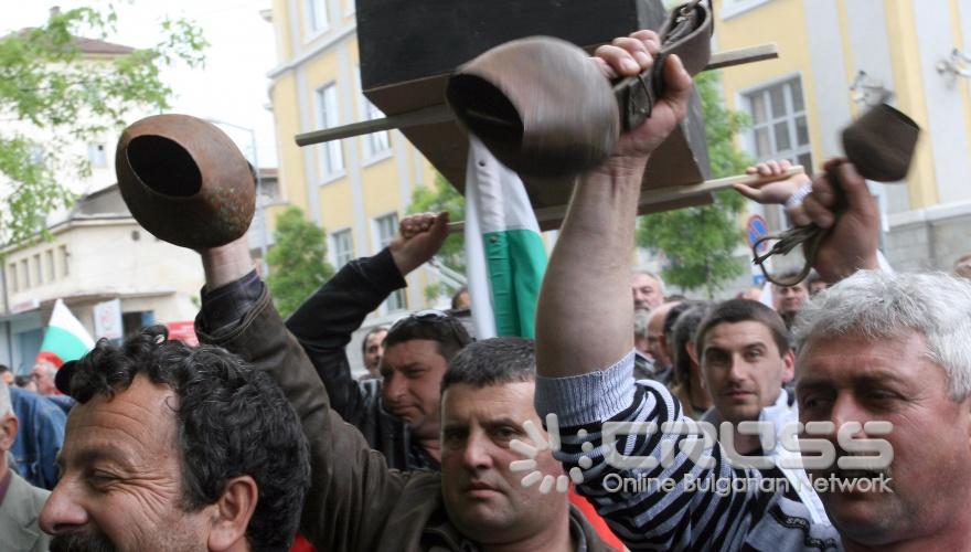 Животновъдни организации от цялата страна излязоха на национален протест пред сградата на МЗХ на 11 Май 2011 г.