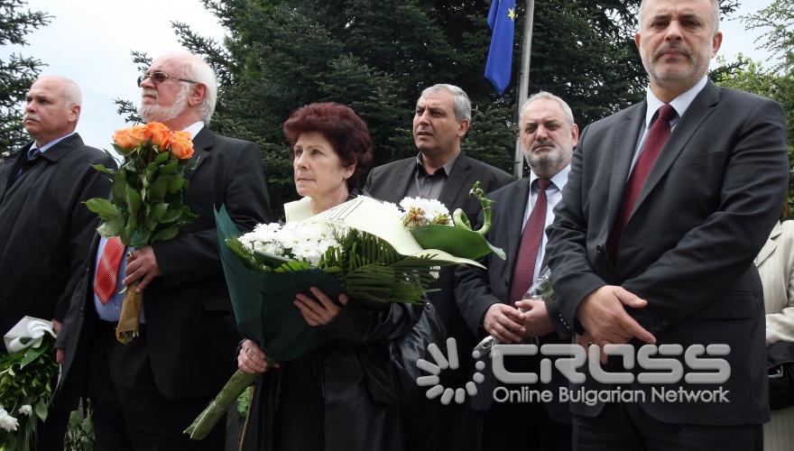 Днес,12 май, пред сградата на КНСБ официално беше открита мемориална плоча в памет на дългогодишния лидер на Конфедерацията - проф. д-р Желязко Христов. На събитието присъстваха президентът на КНСБ Пламен Димитров, президентът на КТ „Подкрепа” д-р Константин Тренчев, министърът на труда и социалната политика Тотю Младенов.