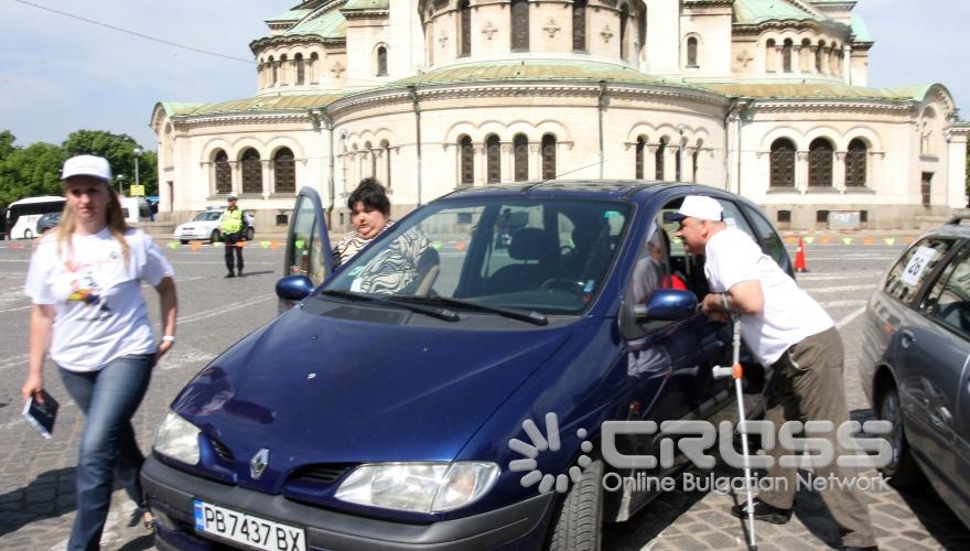 Днес, 27 май, пред храм-паметника „Св. Александър Невски" стартира автомобилното рали за хора с увреждания „Параекстрийм".