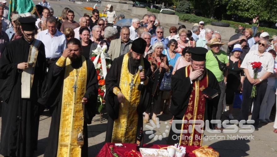 Днес,22 юни , пред Паметника на Съветската армия се проведе митинг и възпоменателен молебен по случай 70-годишнината от началото на Великата Отечествена война