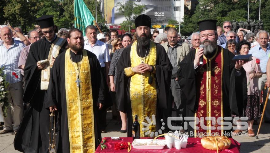 Днес,22 юни , пред Паметника на Съветската армия се проведе митинг и възпоменателен молебен по случай 70-годишнината от началото на Великата Отечествена война