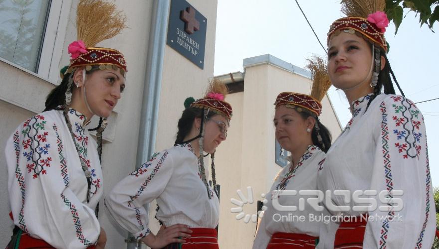 Днес,13 юли, кметът на Столичната община Йорданка Фандъкова посети новия здравен център с аптека, както и изградената детска площадка в центъра на Горни Богров.