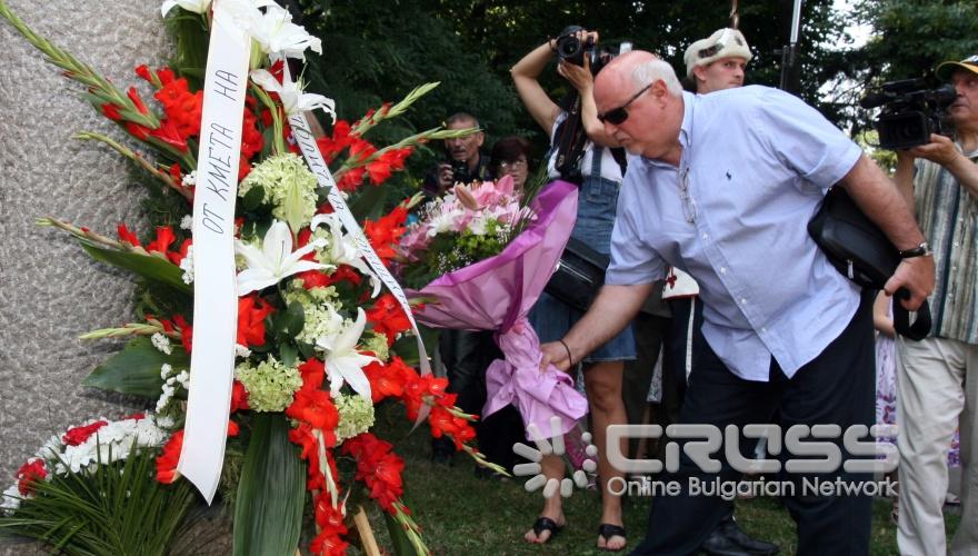 Днес,18 юли,в Борисовата градина, пред бюст-паметника на Апостола на свободата в Алеята на възрожденците, се проведе официална церемония и литературно-музикална програма, по случай 174-та годишнина от рождението на Васил Левски. 