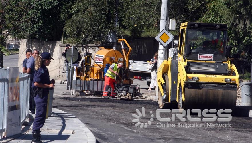 Кметът на Столичната община Йорданка Фандъкова направи проверка на възстановяването на две мостови съоръжения в Банкя.
На проверката беше и заместник-кметът с ресор транспорт и транспортни комуникации Любомир Христов.