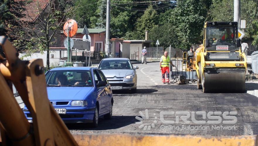 Кметът на Столичната община Йорданка Фандъкова направи проверка на възстановяването на две мостови съоръжения в Банкя.
На проверката беше и заместник-кметът с ресор транспорт и транспортни комуникации Любомир Христов.