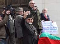 Днес се състоя протест на пенсионери и активисти на ВМРО срещу готвеното въвеждане на такса &quot;мощност&quot; и увеличение на цените на електроенергията за битови нужди.