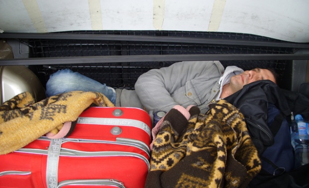 Иранец и иракчанин, укрити в турски камион, спипаха на "Капитан Андреево"