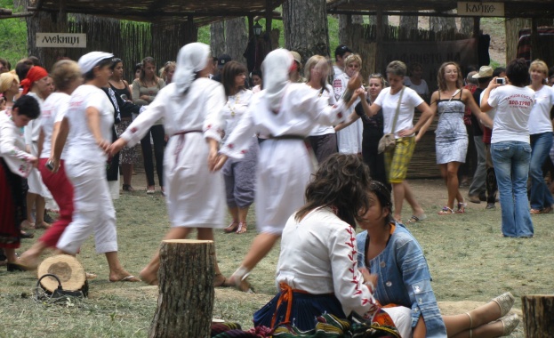 За поредна година Фестивал на фолклорната носия в Жеравна