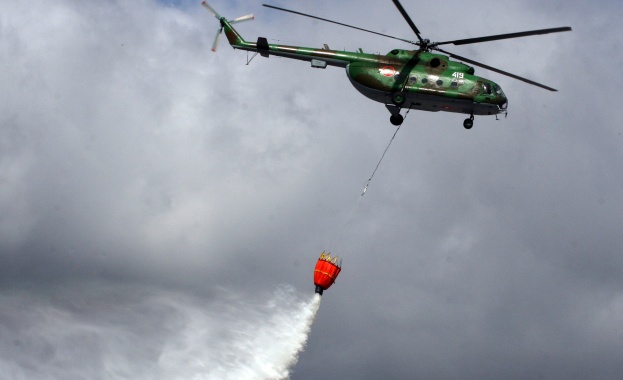 Вертолет Ми-17 се включи в потушаването на горски пожар