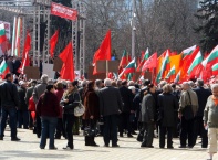 Днес,25 март,на пл. „Александър Батенберг&quot; в София БСП организира национален протест под мотото: „Червен картон на управляващите&quot;.
