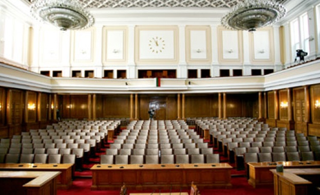Плевнелиев разпусна парламента, подписа указ за избори на 5 октомври