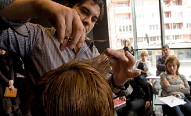 Как коси от фризьорски салони се използват за събиране на петролни разливи