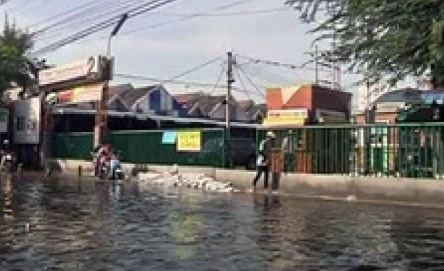 Наводнения взеха жертви в Тайланд 