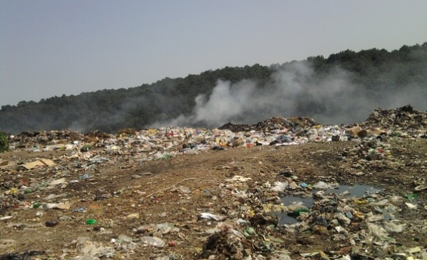 Няма опасност за населението в Свищов от нерегламентираното сметище с опасни отпадъци