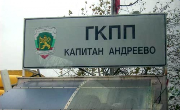 Те протестират срещу автобусите с български изселници, които пътуват в