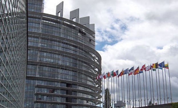 В две европейски страни гласуват в два дни за Европарламент