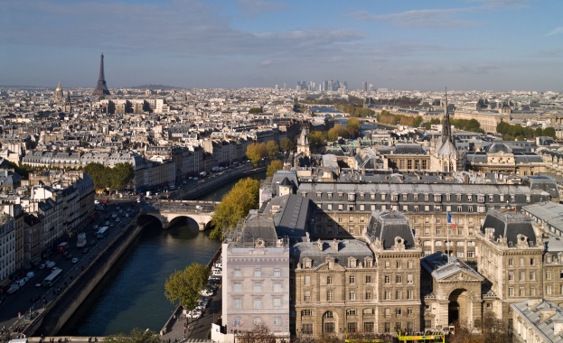 Париж бори мръсотията с мобилни групи по чистотата