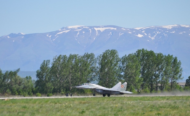 Нашите МиГ-29 не отговарят на съвременните изисквания, обяви бивш пилот