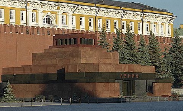 От утре 17 ноември мавзолеят на Ленин в Москва ще