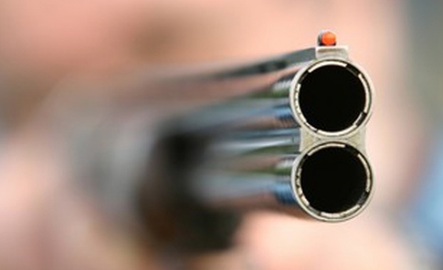 Мъж на 50 простреля 15-годишен с въздушна пушка