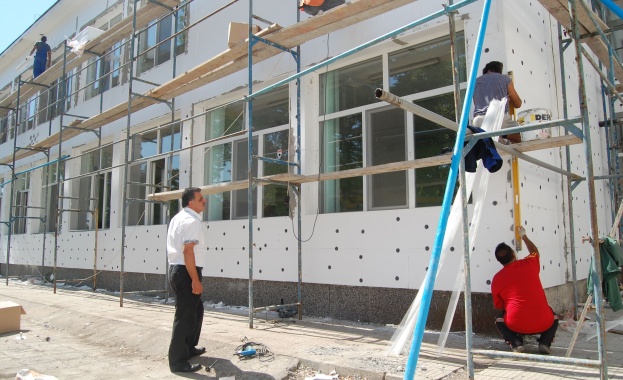 Ремонтират 35 училища и 30 детски градини на Варна