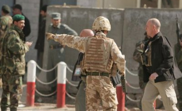 Самоубийствен атентат в Афганистан отне живота на 10 цивилни и 6 военни от НАТО