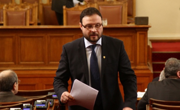 Депутат, "пратил Борисов в затвора", е осъден да му плати 25 000 лева
