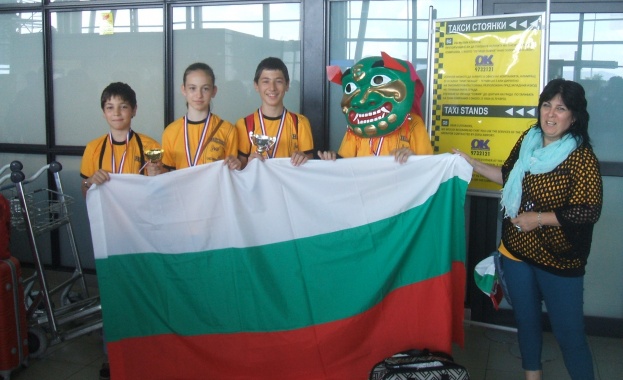 Български ученици спечелиха 61 медала в международни олимпиади и балканиади