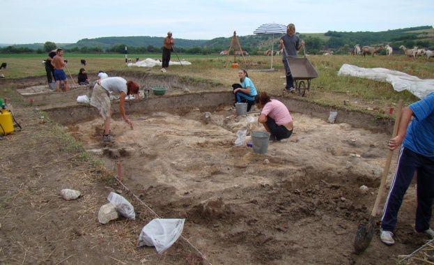 Археолози откриха три църкви и параклис край Драгойново
