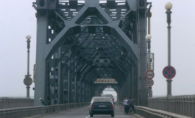 Румъния прави козметичен ремонт за 60-годишнината на "Дунав мост"