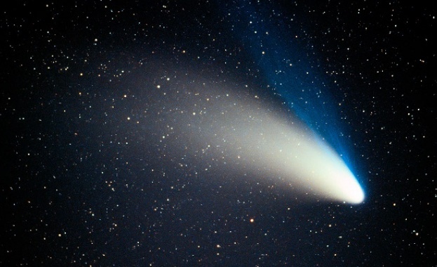 След 10 г. пътуване в Космоса, кораб достигна до далечна комета