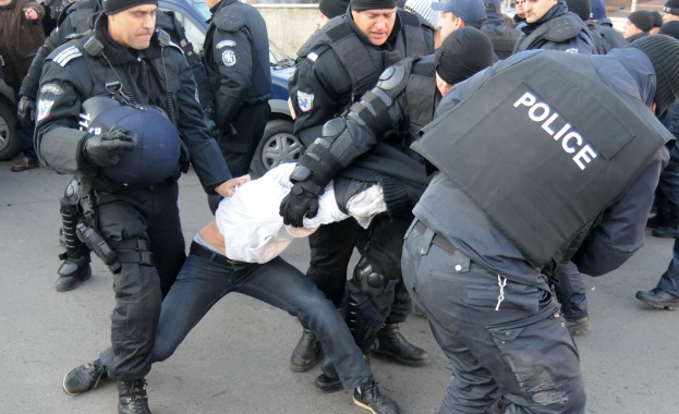 Осем задържани след протеста на Ранобудните /снимки/