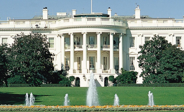 На днешната дата през 1901 президентът на САЩ Теодор Рузвелт официално преименува Изпълнителния дом на Белия дом