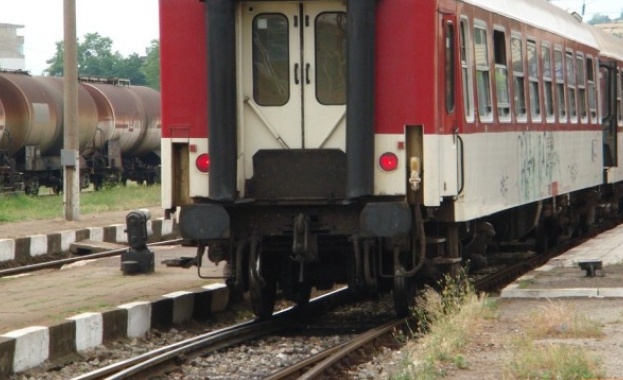 БДЖ ще обезщети пътници заради голям престой на влака им